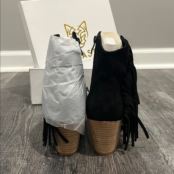 Beast Fashion NIB Suede Fringe Point Toe Ankle Boots 7.5 - Picture 5 of 7